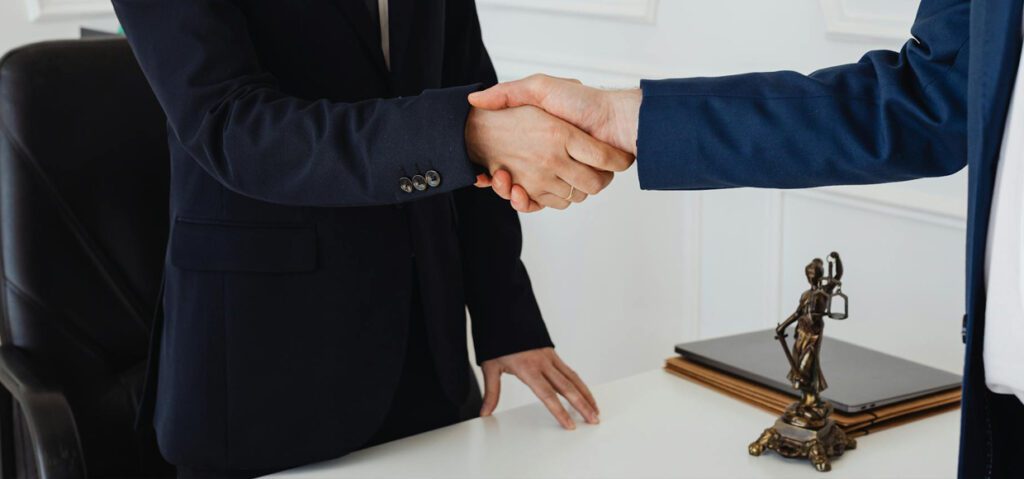 lawyer-abroad-1024×479